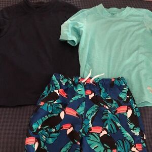 Boys The Children’s Place rash guard & swim trunks